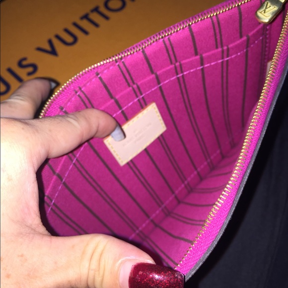 ‼️SOLD‼️ AUTHENTIC Louis Vuitton Neverfull pouch - Picture 5 of 8